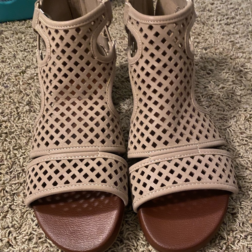 Maurice’s women’s sandals
